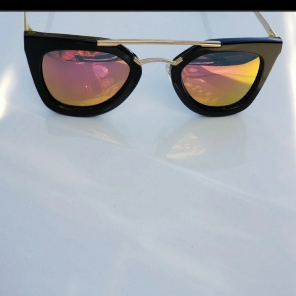 Prada sunglasses - Picture 4 of 7